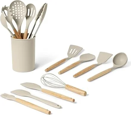 Amazon Basics Utensili da Cucina in Silicone con Manico in Legno, Set di 14 Pezzi, Senza BPA, Portautensili Incluso, Grigio Lino